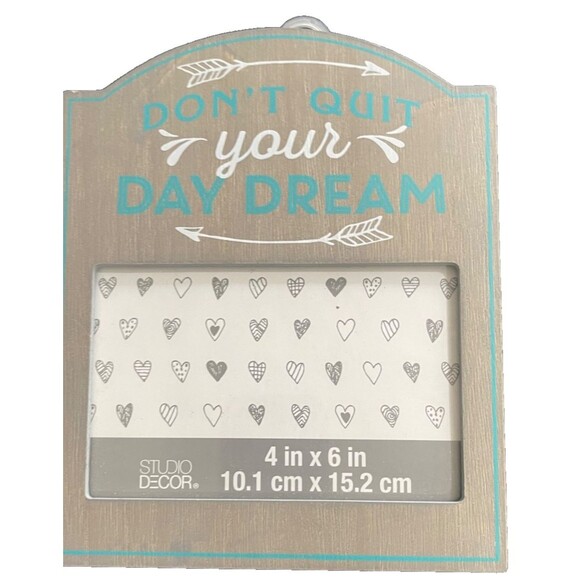 Don't Quit Your Day Dream Wooden Cut Out Picture Frame Photo Size 4" x 6" Decor - Picture 1 of 3